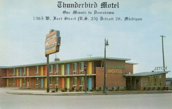 Thunderbird Motel - Old Postcard View (newer photo)